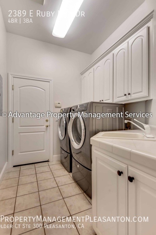 Custom single-story 4 bed, 3 bath, 3113 sq ft home in Ruby Hill property image