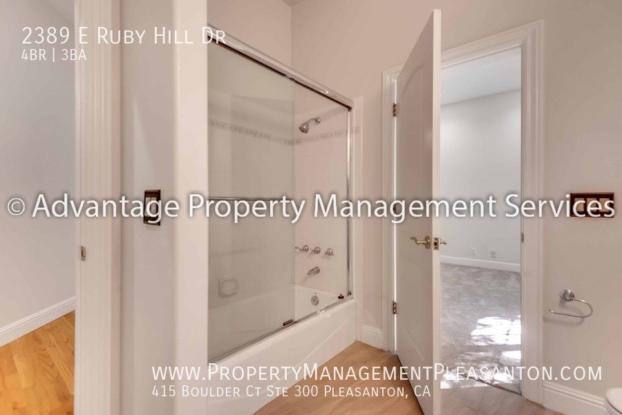 Custom single-story 4 bed, 3 bath, 3113 sq ft home in Ruby Hill property image