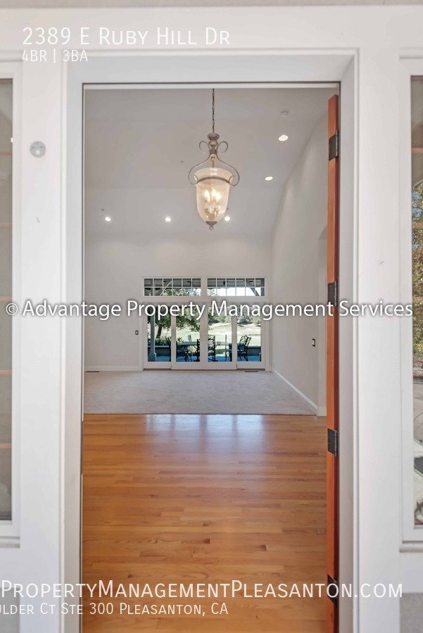 Custom single-story 4 bed, 3 bath, 3113 sq ft home in Ruby Hill property image