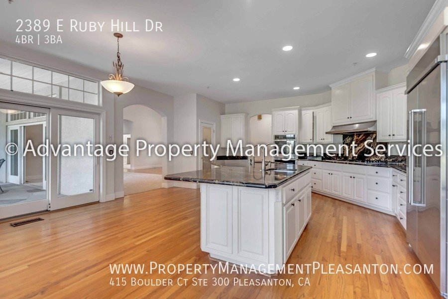 Custom single-story 4 bed, 3 bath, 3113 sq ft home in Ruby Hill property image