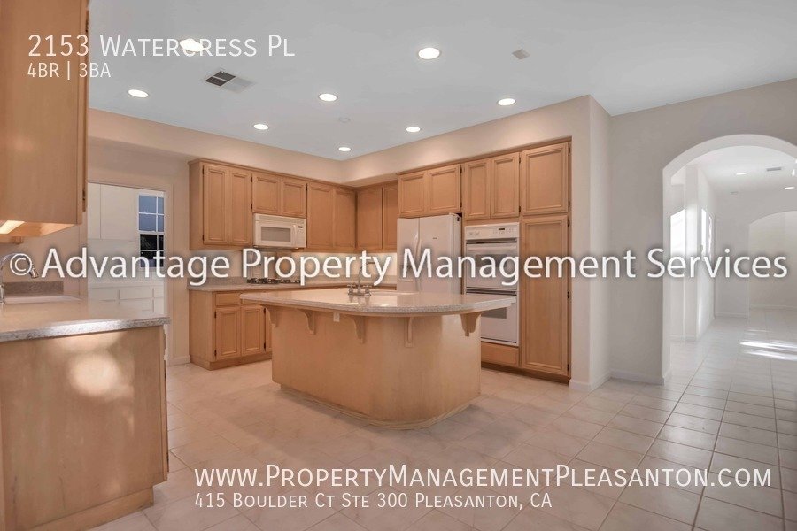 Spacious 4 Bed, 3 Bath, 2,811 sq. ft. SFR near Bridges property image