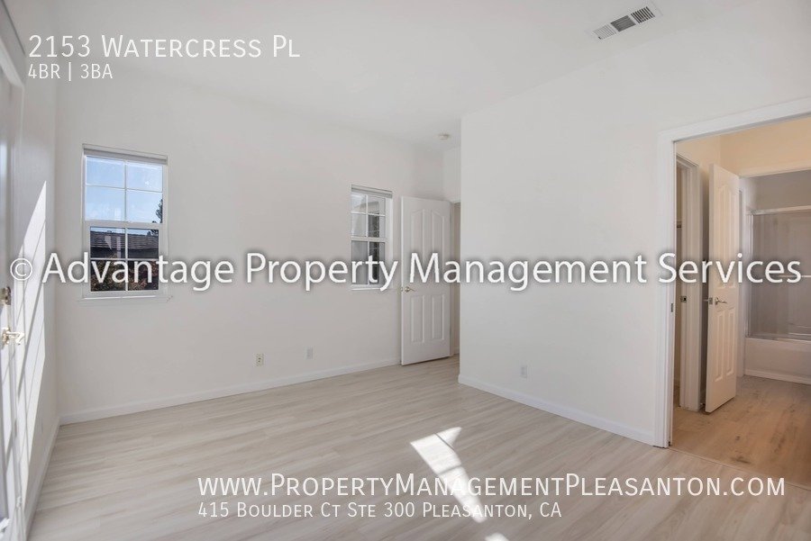 Spacious 4 Bed, 3 Bath, 2,811 sq. ft. SFR near Bridges property image