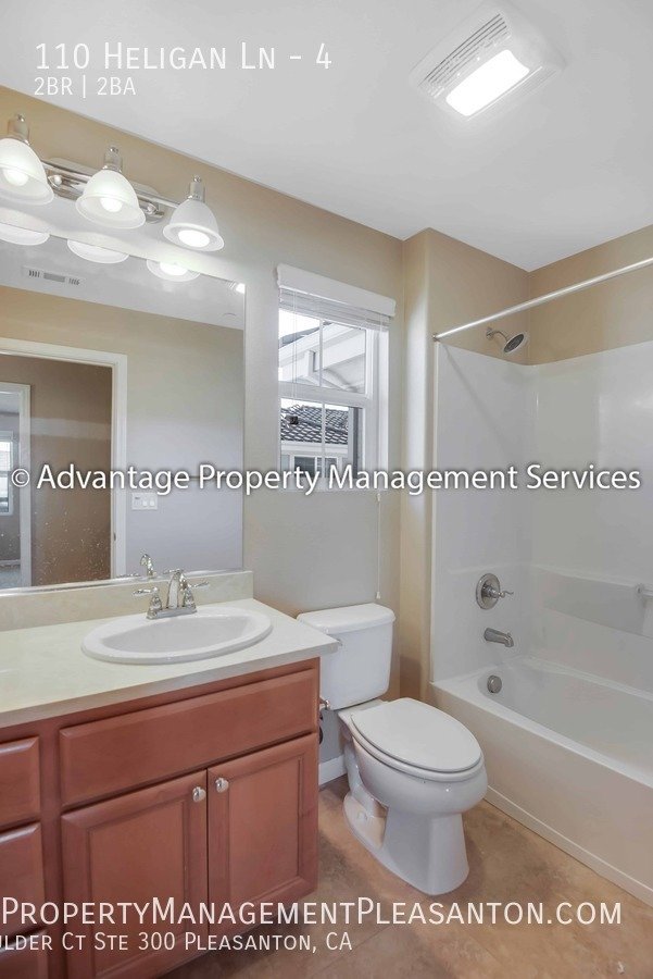 Bright 2 Bed, 2 Bath, 1155 Condo near Los Positas College property image