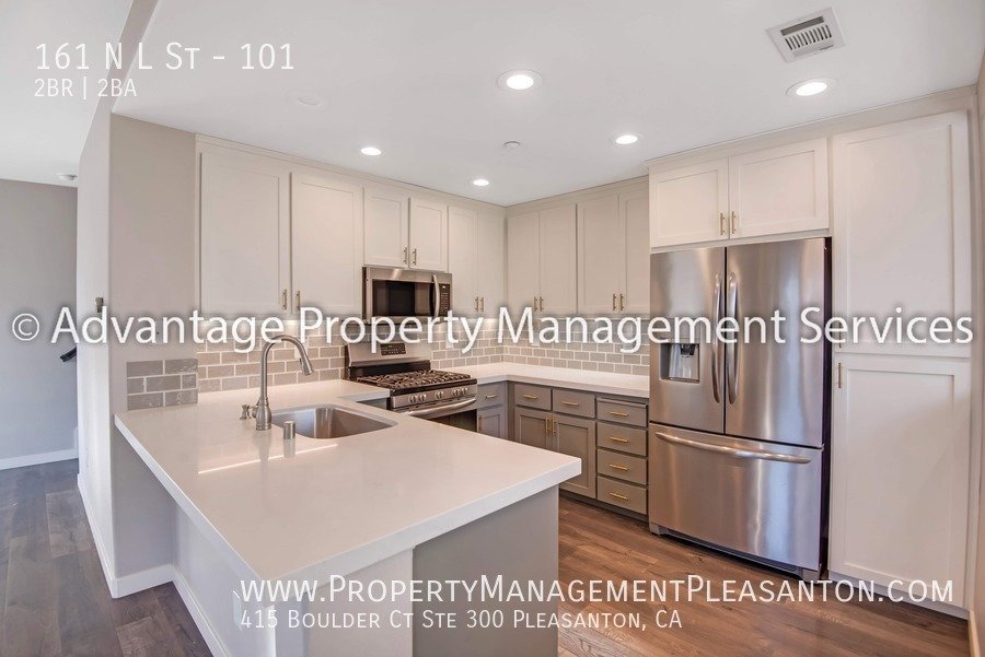 Stunning 2 bed, 2.5 bath townhouse Downtown Livermore property image