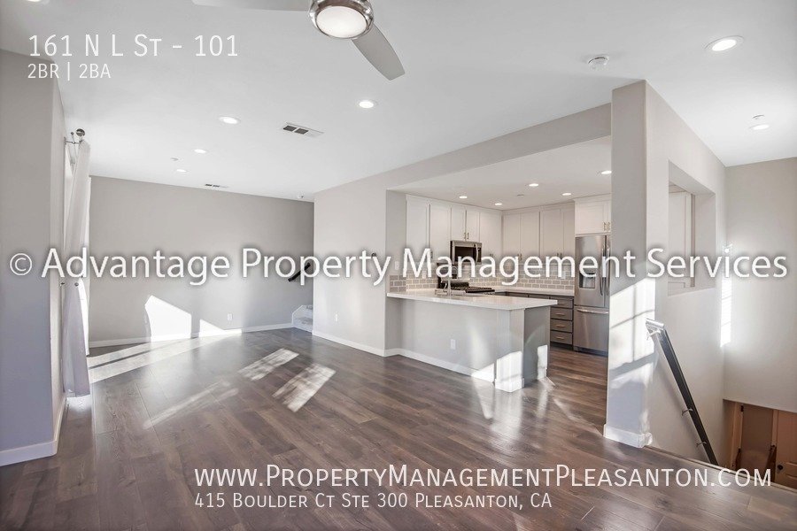 Stunning 2 bed, 2.5 bath townhouse Downtown Livermore property image