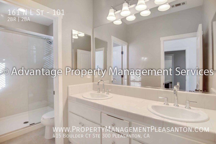 Stunning 2 bed, 2.5 bath townhouse Downtown Livermore property image