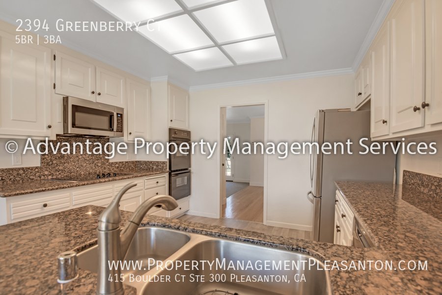 Nice 5 Bed, 3 Bath, 2,338 sq ft house located near downtown Pleasanton property image