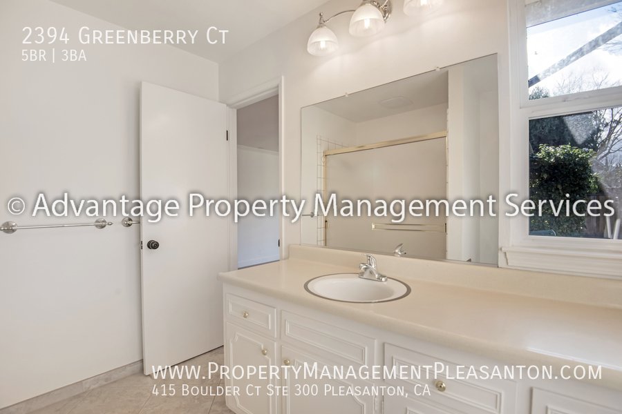 Nice 5 Bed, 3 Bath, 2,338 sq ft house located near downtown Pleasanton property image