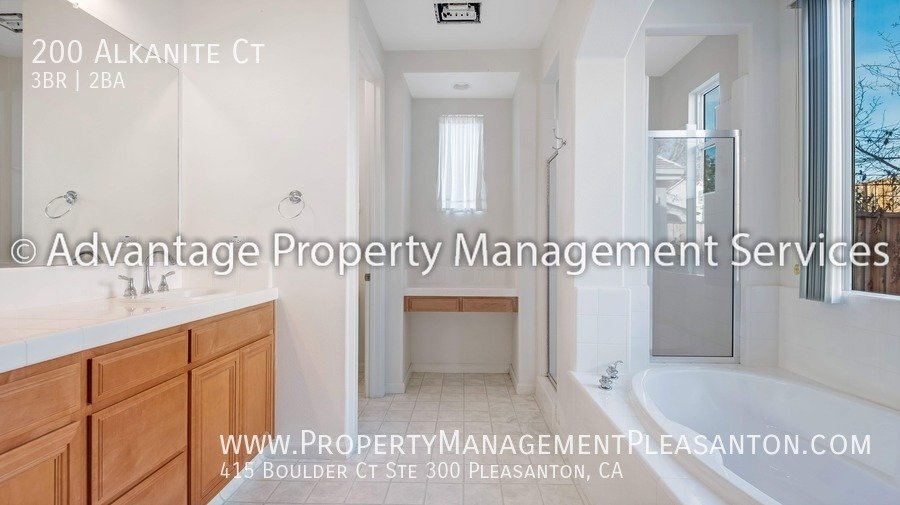 Charming 3 bed/2 bath 2,065 sq ft House Off Dougherty Rd property image