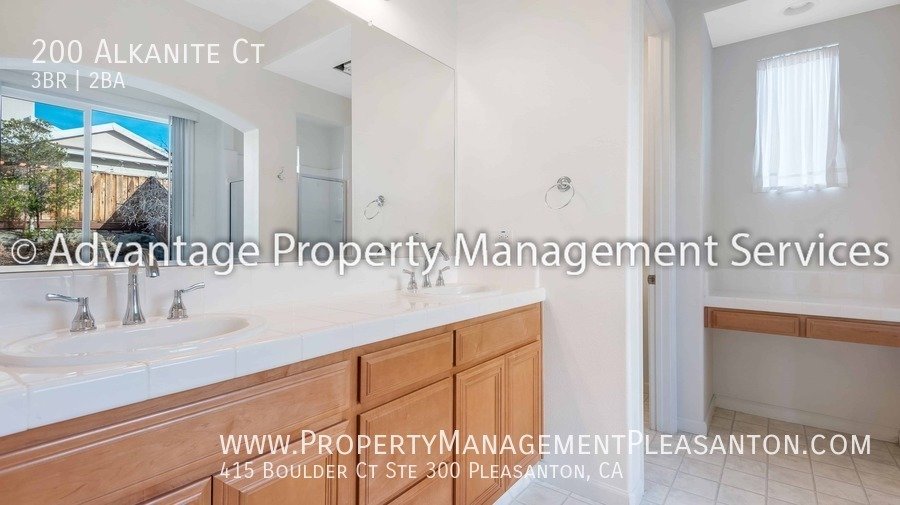 Charming 3 bed/2 bath 2,065 sq ft House Off Dougherty Rd property image