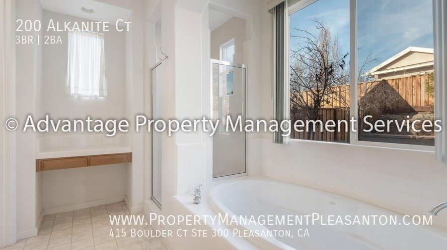 Charming 3 bed/2 bath 2,065 sq ft House Off Dougherty Rd property image