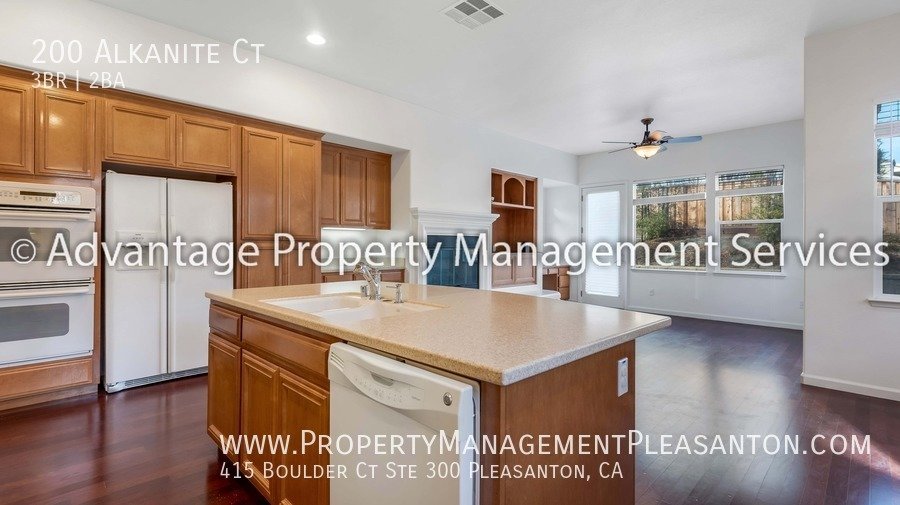 Charming 3 bed/2 bath 2,065 sq ft House Off Dougherty Rd property image