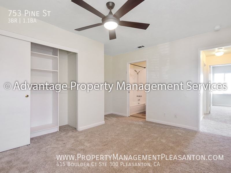 3 bedroom, 1.5 bathroom townhouse property image