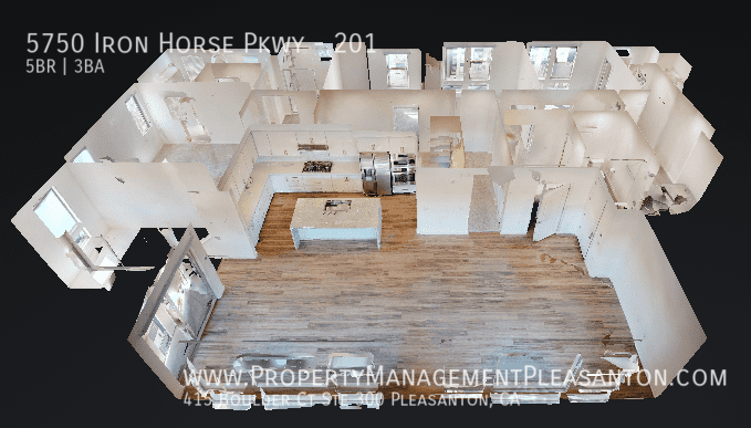 Luxury 5 bedroom, 3 bathroom, 2,904 sq. ft. Condo property image