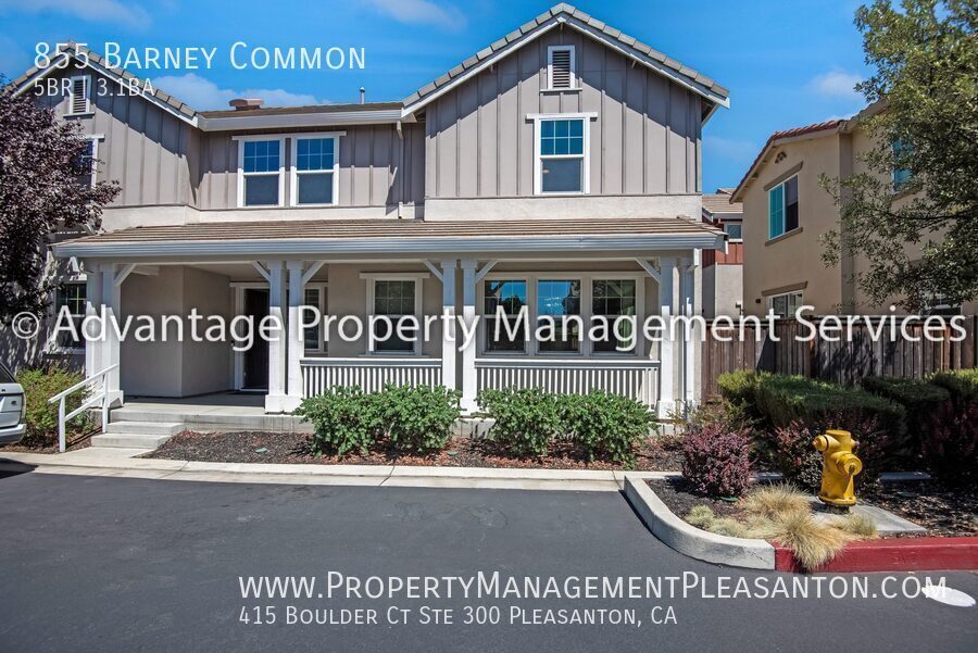 5 bed, 3.5 bath, 2,616 sq. ft. home with full bed/bath downstairs property image