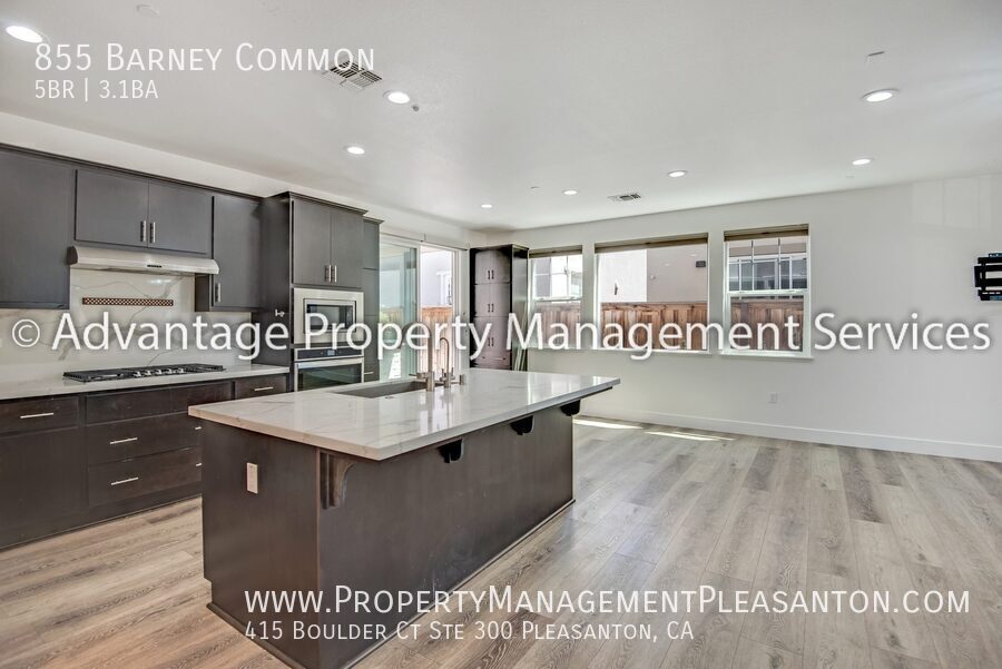 5 bed, 3.5 bath, 2,616 sq. ft. home with full bed/bath downstairs property image