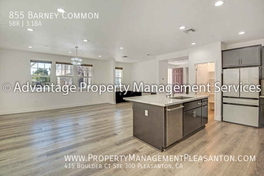 5 bed, 3.5 bath, 2,616 sq. ft. home with full bed/bath downstairs property image