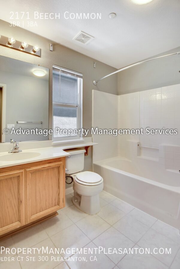 3 bedroom, plus office, 3 bathroom, 2,012 off Vasco property image