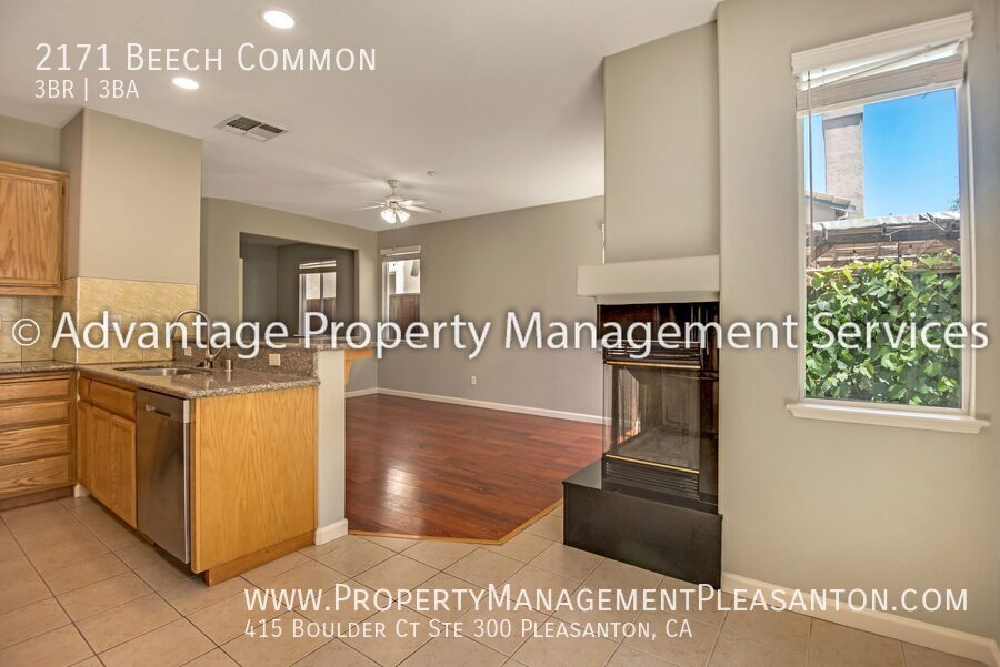 3 bedroom, plus office, 3 bathroom, 2,012 off Vasco property image