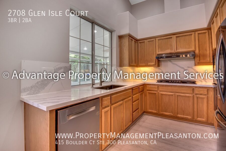 3 bedroom, 2.5 bathroom, 1,293 sq. ft. single-story property image
