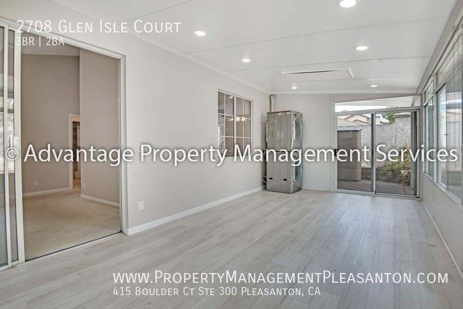 3 bedroom, 2.5 bathroom, 1,293 sq. ft. single-story property image