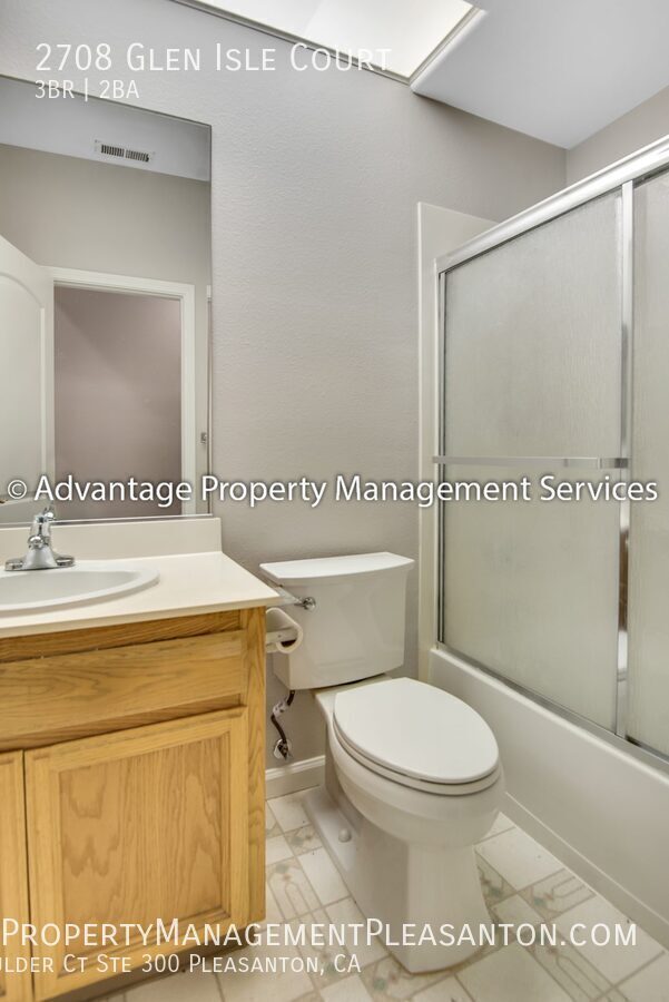 3 bedroom, 2.5 bathroom, 1,293 sq. ft. single-story property image