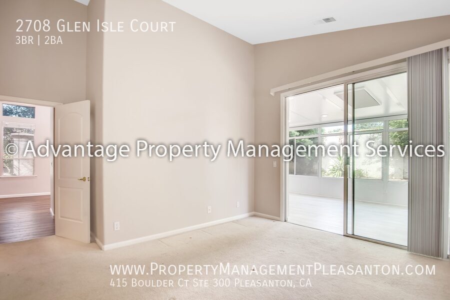 3 bedroom, 2.5 bathroom, 1,293 sq. ft. single-story property image
