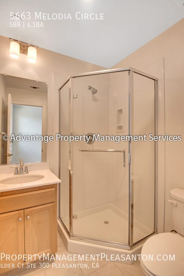 5 Bed / 4.5 Bath 2,055 sq ft Corner Townhome off Dublin Blvd property image