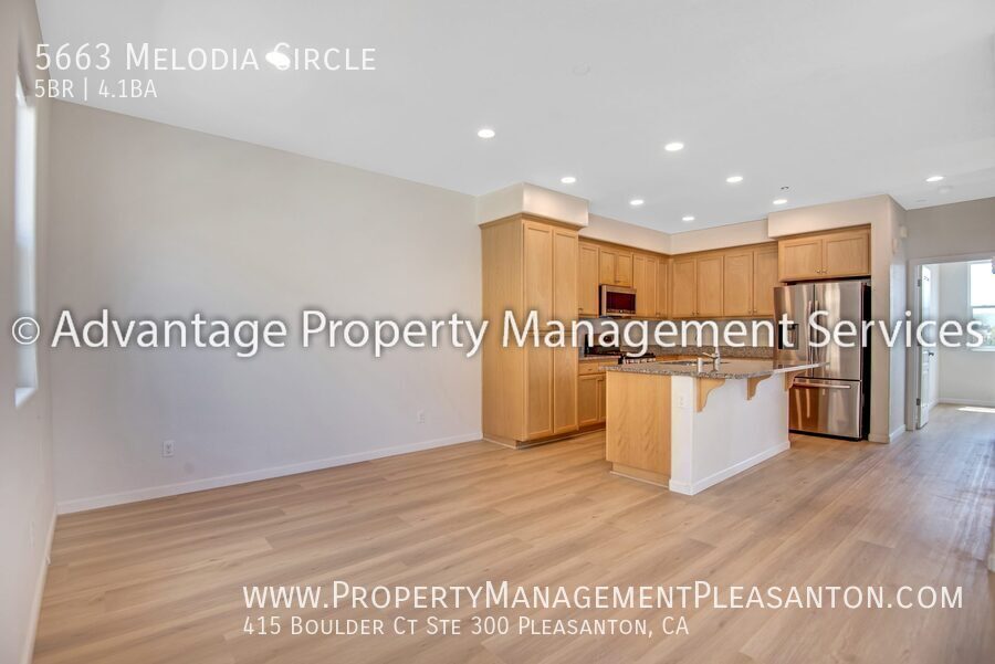 5 Bed / 4.5 Bath 2,055 sq ft Corner Townhome off Dublin Blvd property image