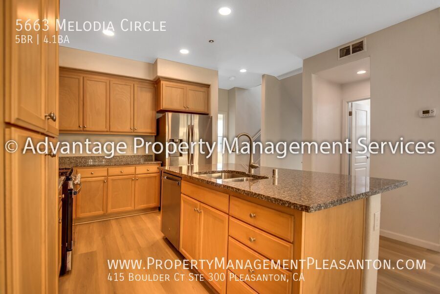 5 Bed / 4.5 Bath 2,055 sq ft Corner Townhome off Dublin Blvd property image