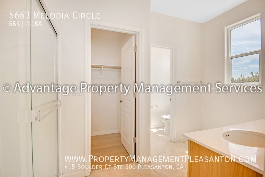 5 Bed / 4.5 Bath 2,055 sq ft Corner Townhome off Dublin Blvd property image