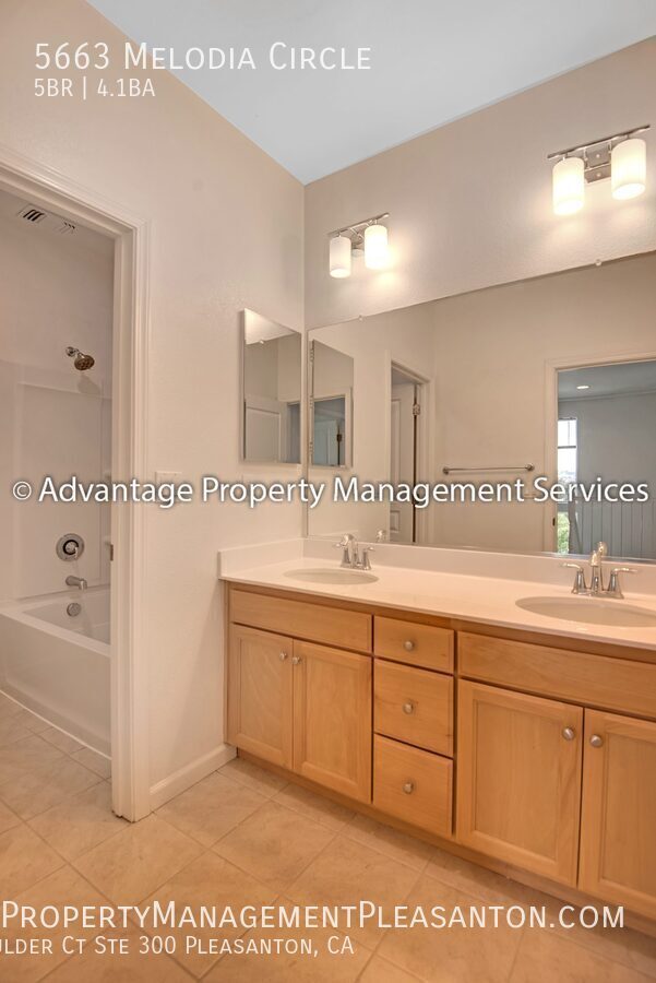 5 Bed / 4.5 Bath 2,055 sq ft Corner Townhome off Dublin Blvd property image