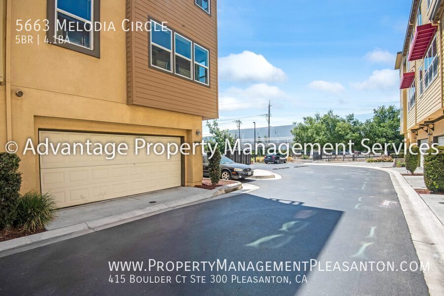 5 Bed / 4.5 Bath 2,055 sq ft Corner Townhome off Dublin Blvd property image